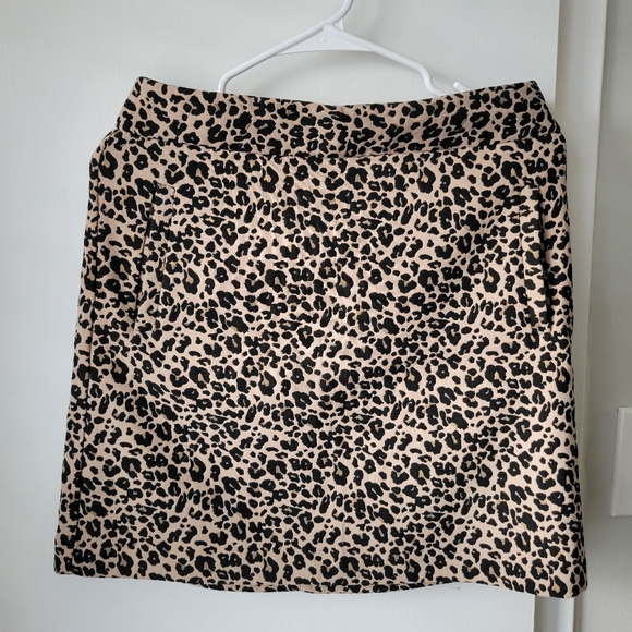 LOFT Dresses & Skirts - Cheetah mini skirt 🐆